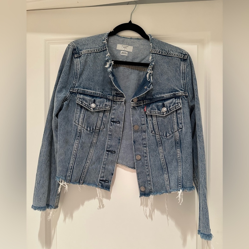 Levi’s denim trucker jacket, size medium